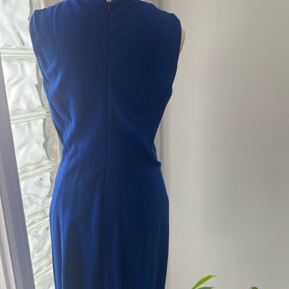 Cache Royal Blue Sleeveless, Structured V-Neck, Midi Dress w/Gold Buckle-Size 6 - Picture 5 of 6